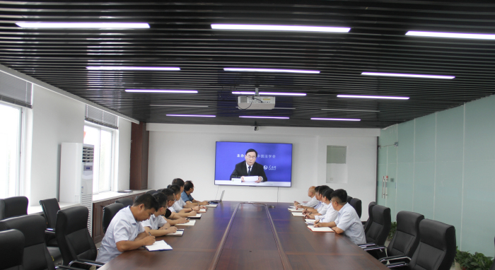 南稀金石公司组织观看“学习贯彻习近平法治思想报告会.jpg
