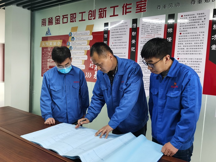 用"工匠精神"铸青春风采—记江苏局"十佳工匠"获得者何金辉.jpg